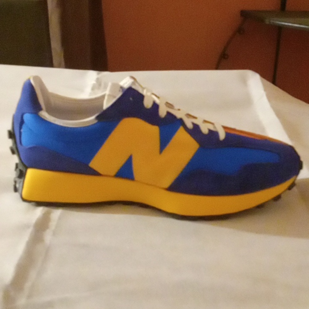 New Balance 327